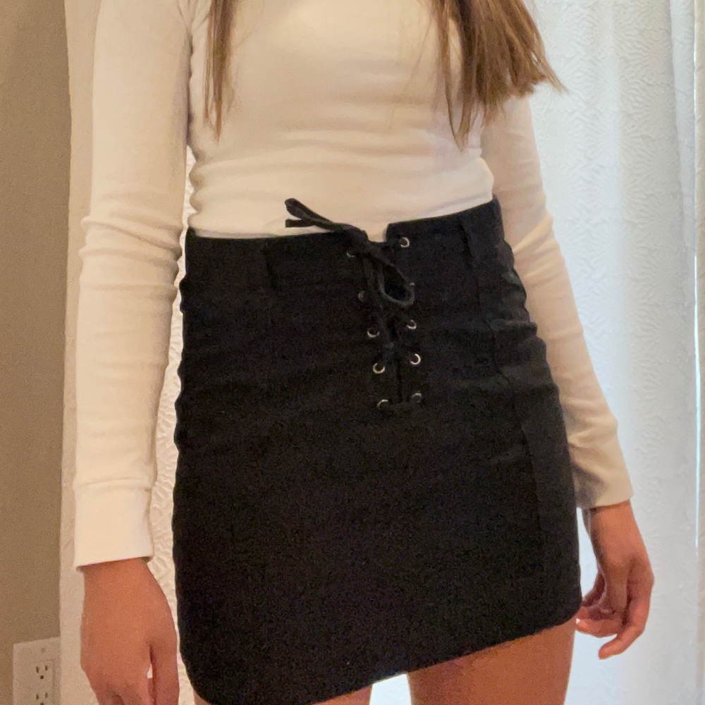 Black high waisted skirt!